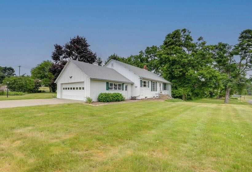 Cozy Hillsdale Home ~ 1 Mi To Baw Beese Lake!