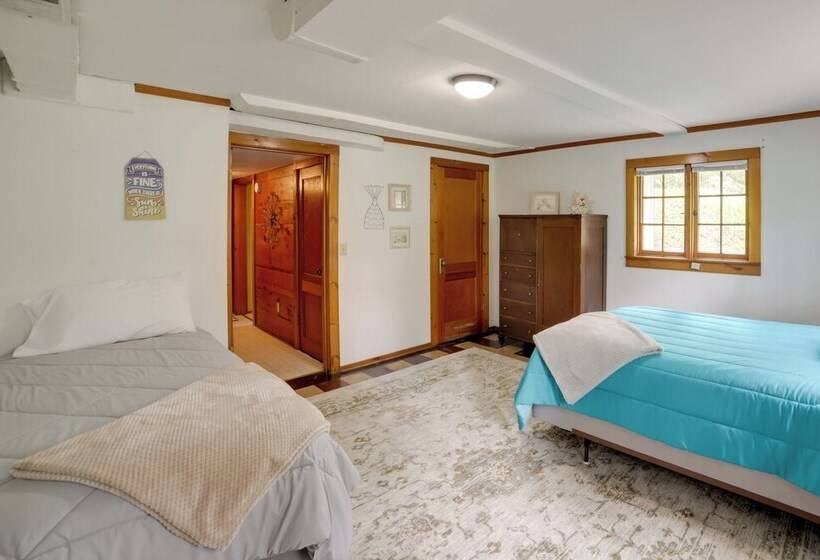 Cozy Hillsdale Home ~ 1 Mi To Baw Beese Lake!