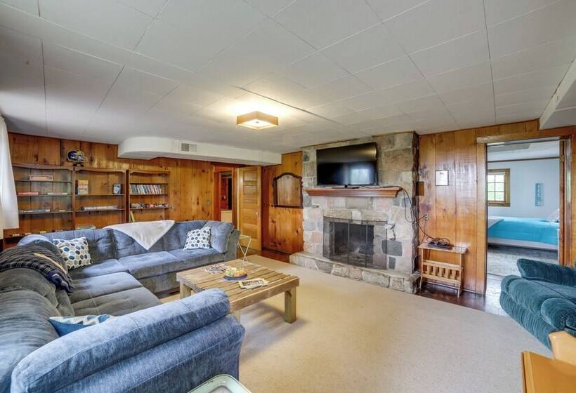 Cozy Hillsdale Home ~ 1 Mi To Baw Beese Lake!