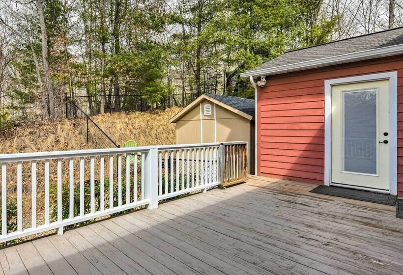 Cozy Home W/ Fire Pit, Near Great Smoky Mountains!