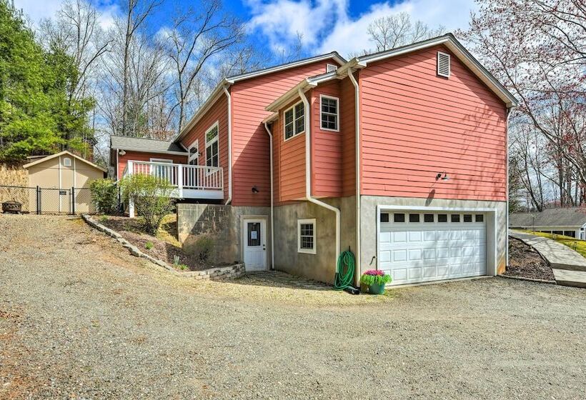 Cozy Home W/ Fire Pit, Near Great Smoky Mountains!