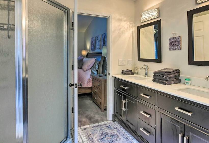 Cozy Home W/ Fire Pit, Near Great Smoky Mountains!