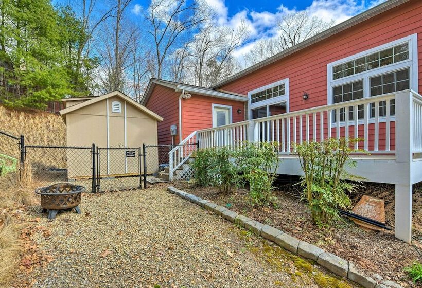 Cozy Home W/ Fire Pit, Near Great Smoky Mountains!