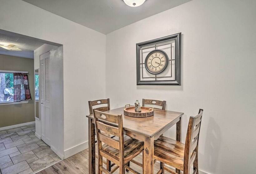 Cozy Home W/ Patio In The Heart Of Cañon City!