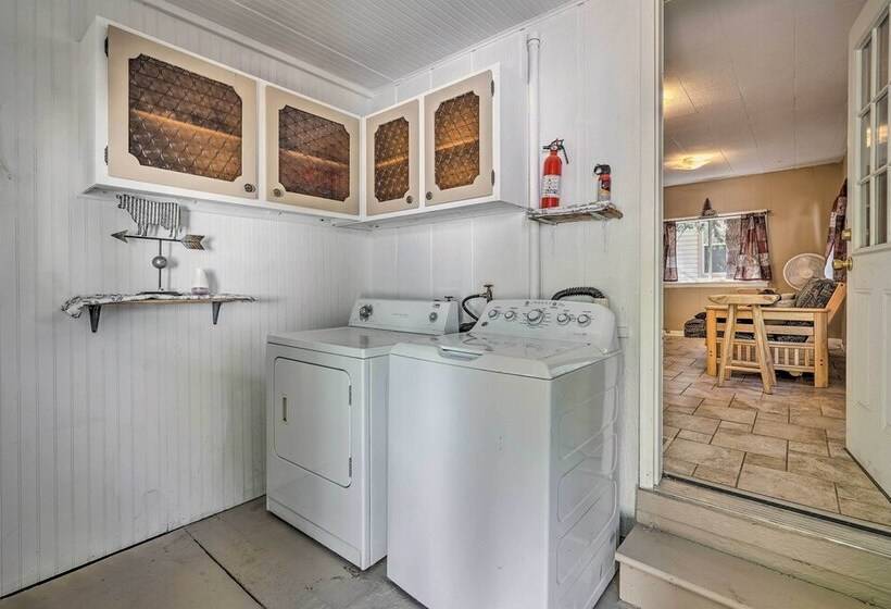 Cozy Home W/ Patio In The Heart Of Cañon City!