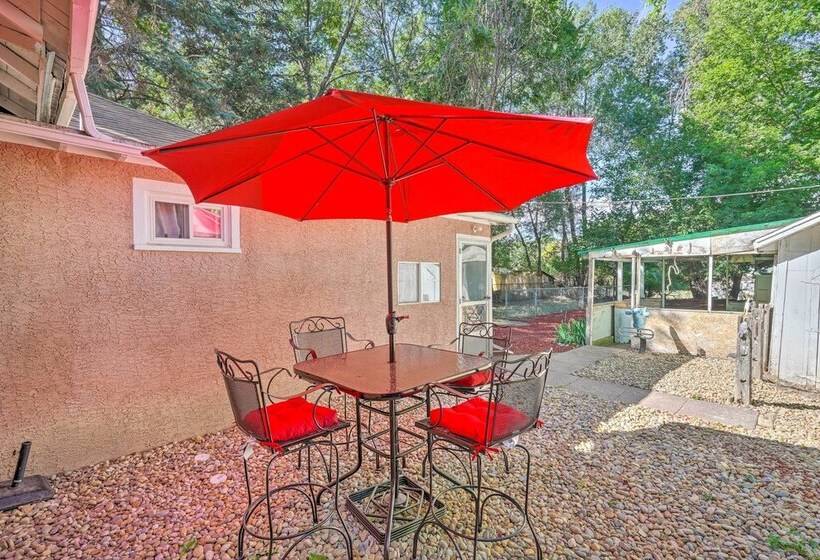 Cozy Home W/ Patio In The Heart Of Cañon City!