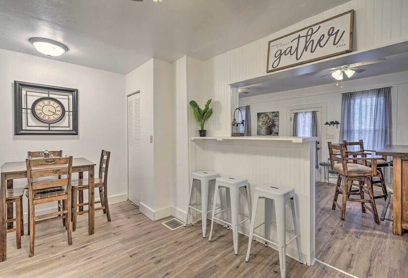 Cozy Home W/ Patio In The Heart Of Cañon City!