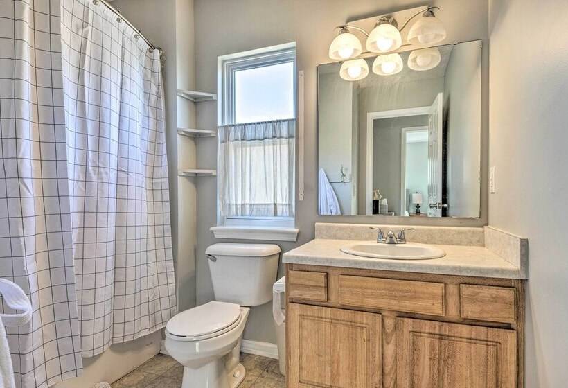 Cozy Indianapolis Home W/ Private Hot Tub!