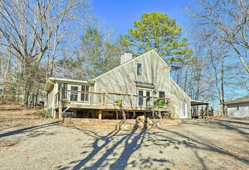 Cozy Lake Chatuge Getaway, Walk To Water!