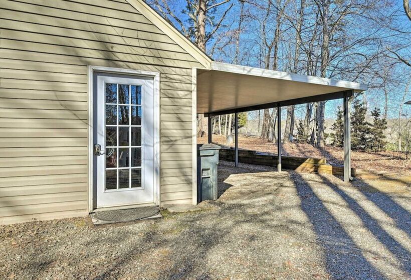 Cozy Lake Chatuge Getaway, Walk To Water!