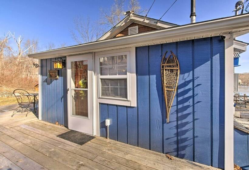 Cozy Lakefront Cottage W/ Fire Pit, Grill & Views!