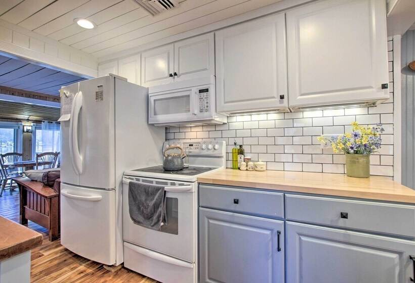 Cozy Lakefront Cottage W/ Fire Pit, Grill & Views!