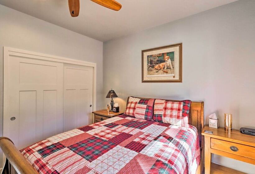 Cozy Lakeside Cabin W/ Hammock, Deck & Grill!