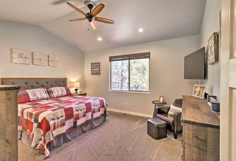 Cozy Lakeside Cabin W/ Hammock, Deck & Grill!