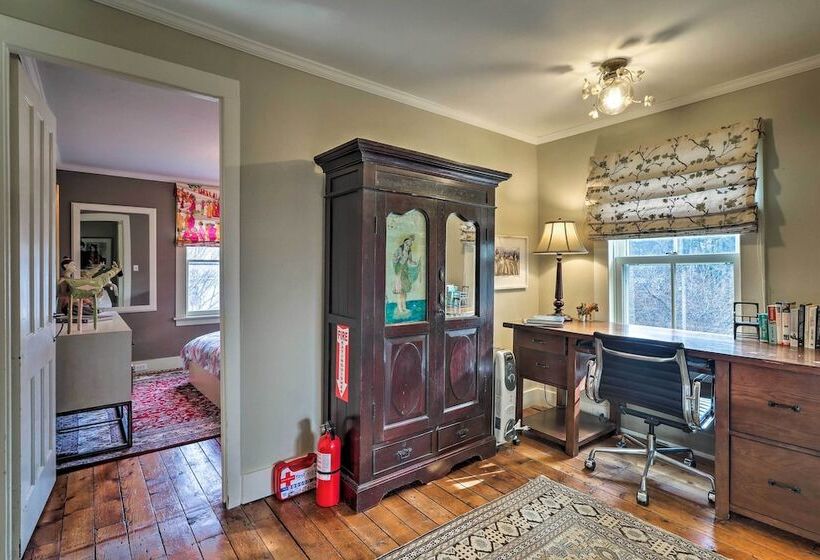 Cozy Litchfield House W/ Fenced In Yard & Fire Pit