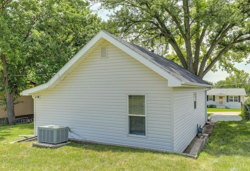Cozy Omaha Vacation Rental: 6 Miles To Downtown!