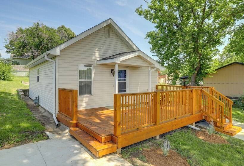 Cozy Omaha Vacation Rental: 6 Miles To Downtown!