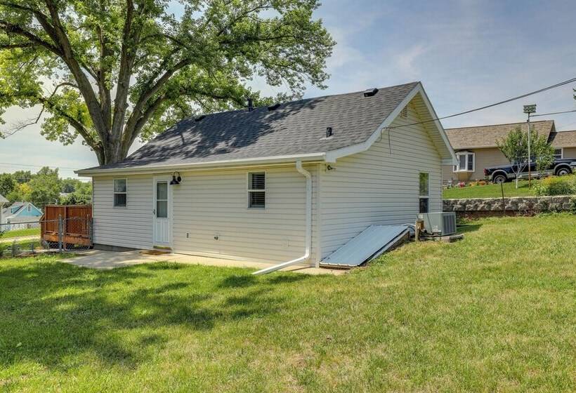 Cozy Omaha Vacation Rental: 6 Miles To Downtown!