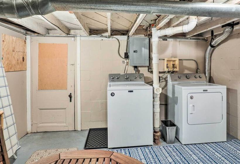 Cozy Omaha Vacation Rental: 6 Miles To Downtown!