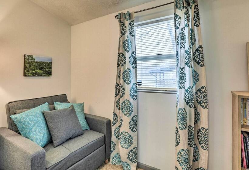 Cozy Omaha Vacation Rental: 6 Miles To Downtown!