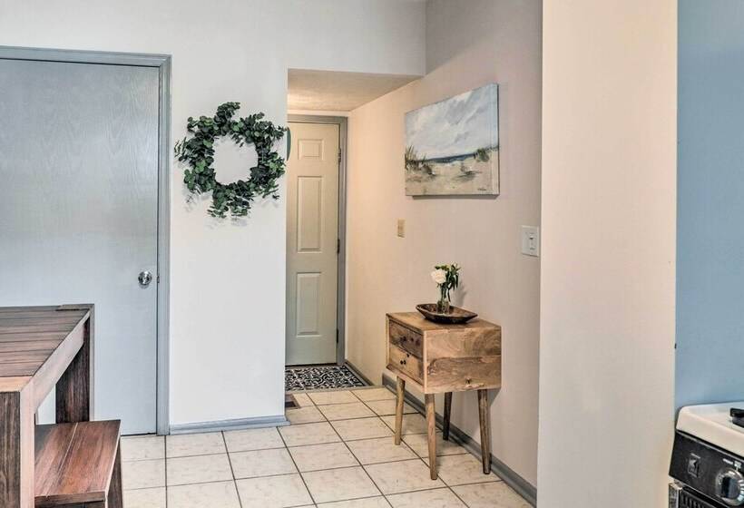 Cozy Omaha Vacation Rental: 6 Miles To Downtown!