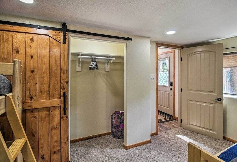 Cozy Pinetop Cabin: Walk To Shops + Dining!