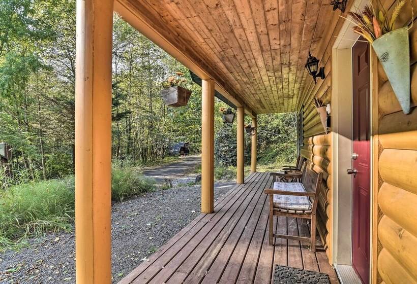 Cozy Rhododendron Cabin: Hike & Ski Nearby!