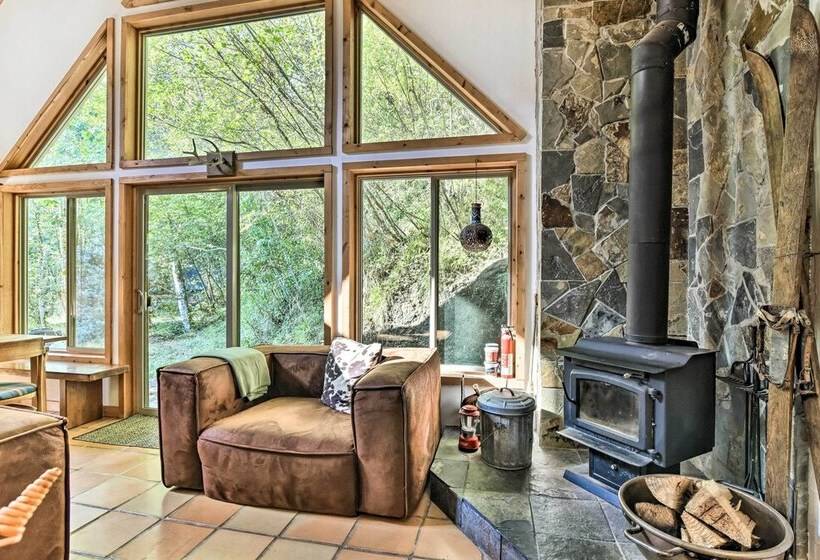 Cozy Rhododendron Cabin: Hike & Ski Nearby!