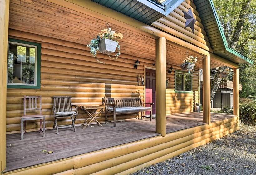 Cozy Rhododendron Cabin: Hike & Ski Nearby!