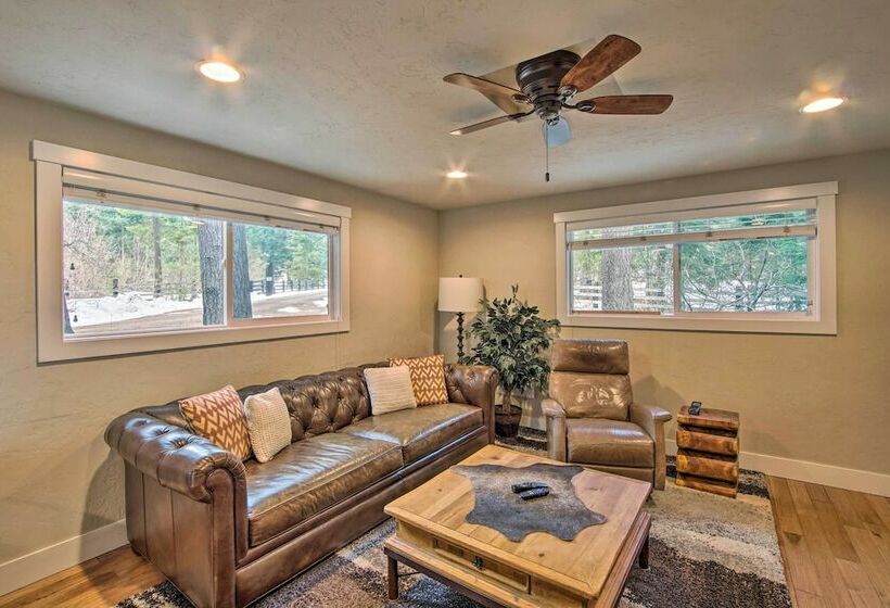 Cozy Ronald House W/ Backyard & Fire Pit!