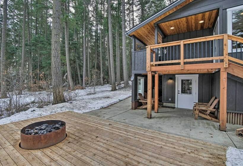 Cozy Ronald House W/ Backyard & Fire Pit!