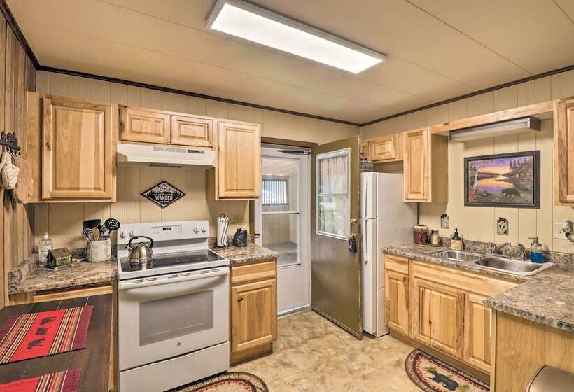 Show Low Cabin W/ Fire Pit: Near Hiking!