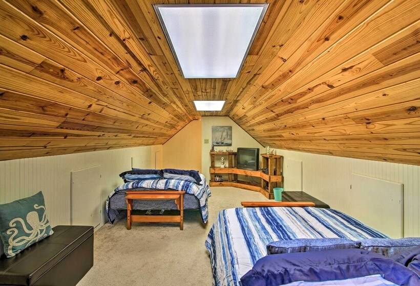 Cozy Texas Retreat W/ Patio, Grill & Horseshoes!