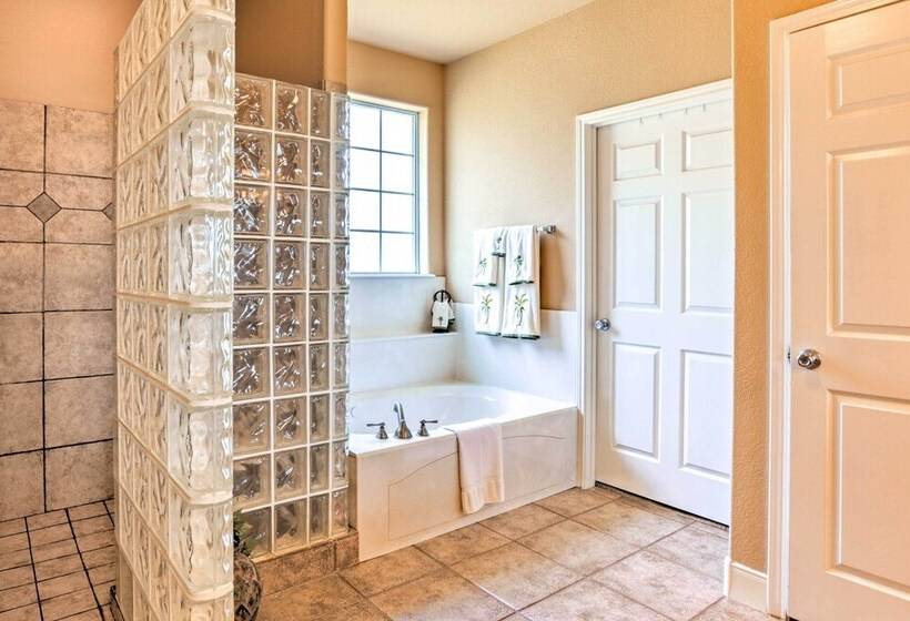 Cozy Texas Retreat W/ Patio, Grill & Horseshoes!