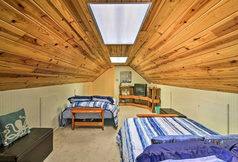 Cozy Texas Retreat W/ Patio, Grill & Horseshoes!