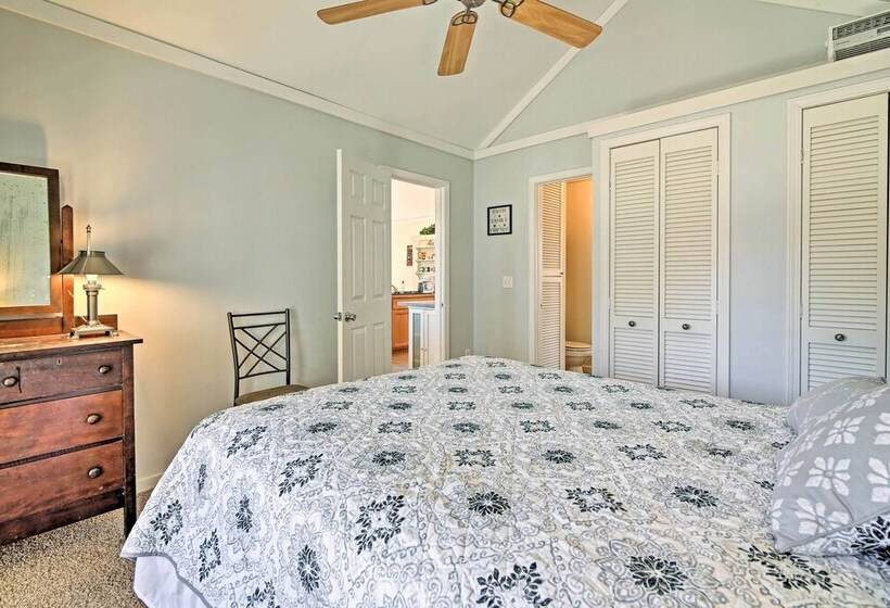 Cozy The Woodshop Cabin W/ Deck & Forest Views!