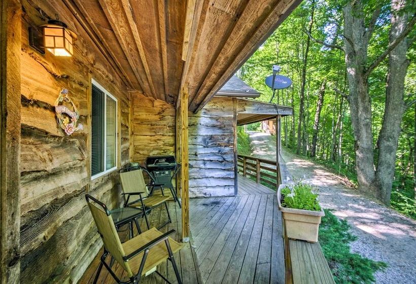 Cozy The Woodshop Cabin W/ Deck & Forest Views!