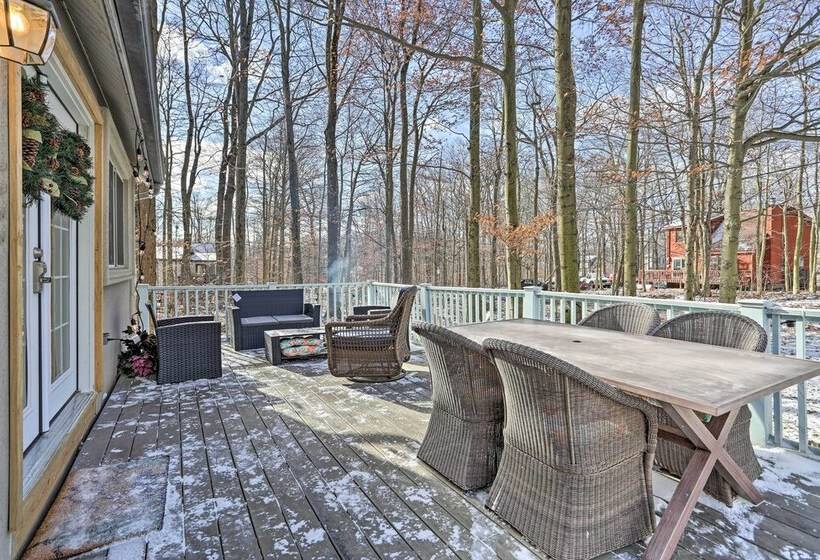 Cozy Tobyhanna Retreat W/ Hot Tub & Game Room!