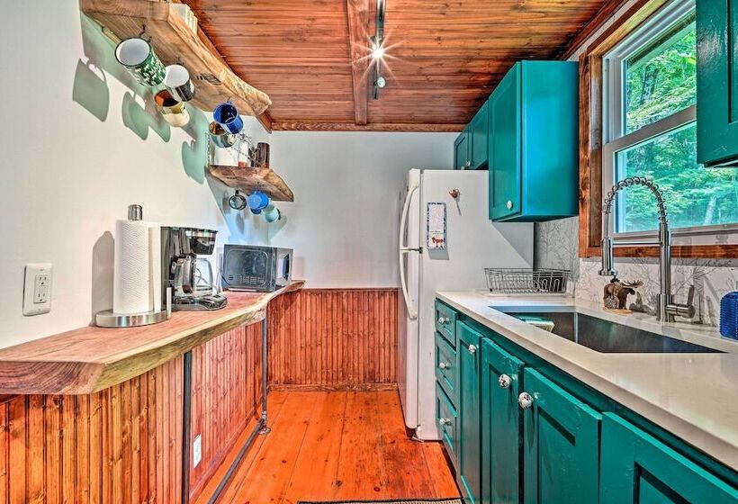 Cozy Treetop Hideaway Near Harriman Reservoir!