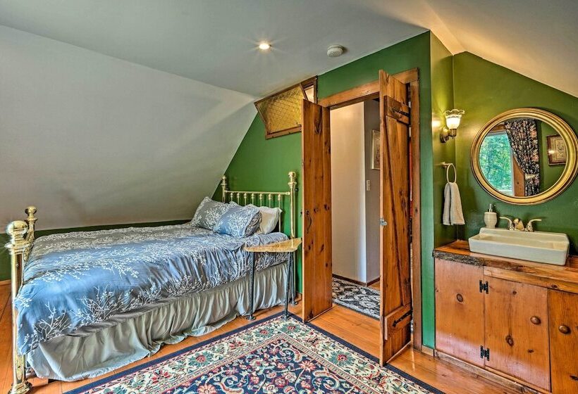 Cozy Treetop Hideaway Near Harriman Reservoir!