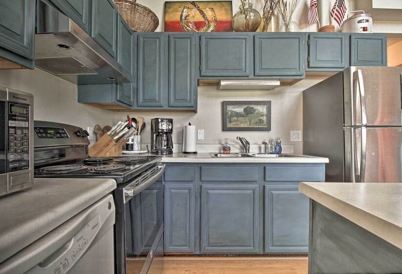 Cozy Wintergreen Cabin Near Mountain Inn & Slopes!