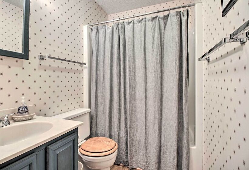 Cozy Wintergreen Cabin Near Mountain Inn & Slopes!