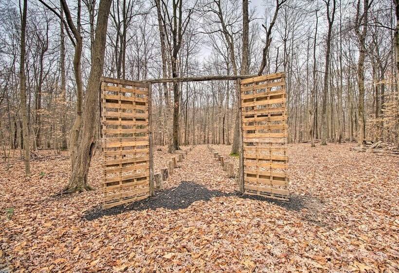 Cozy Woodbridge Home W/ Fire Pit & Deck