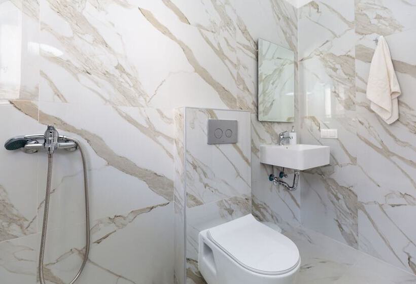 Dany Apartments By Estia