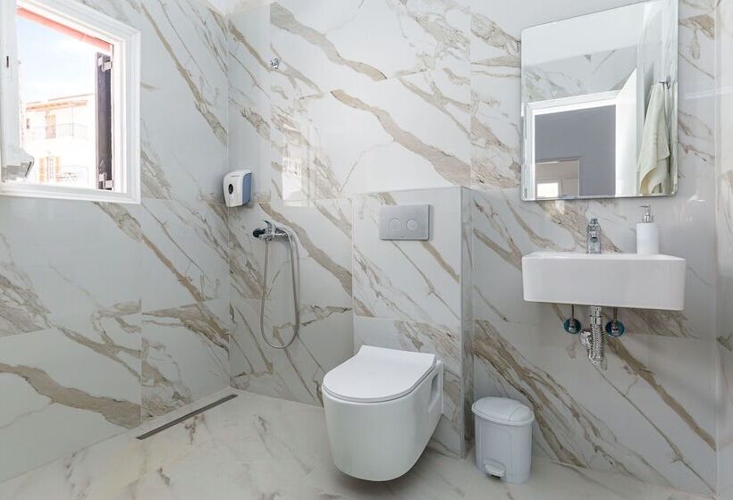 Dany Apartments By Estia