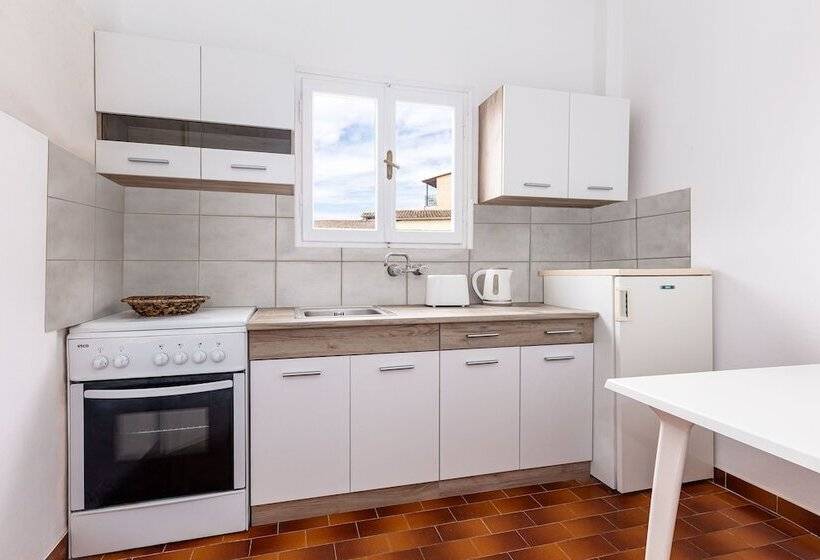 Dany Apartments By Estia