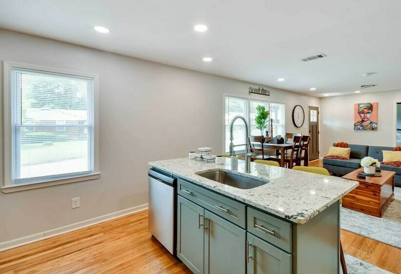 Delightful Tuskegee Home  Great For Families!
