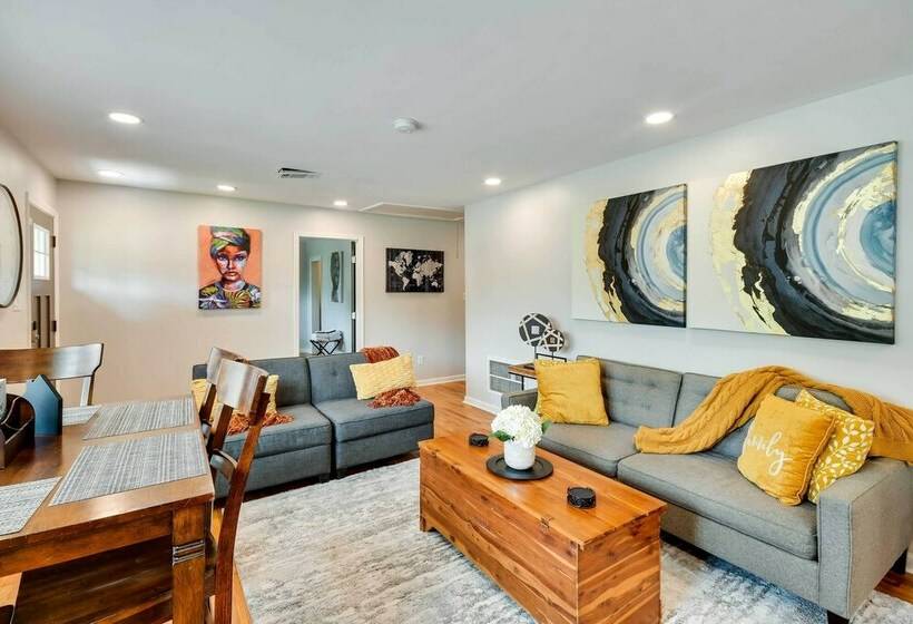 Delightful Tuskegee Home  Great For Families!