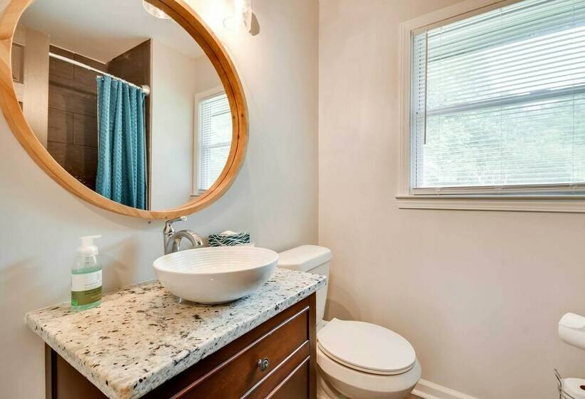 Delightful Tuskegee Home  Great For Families!