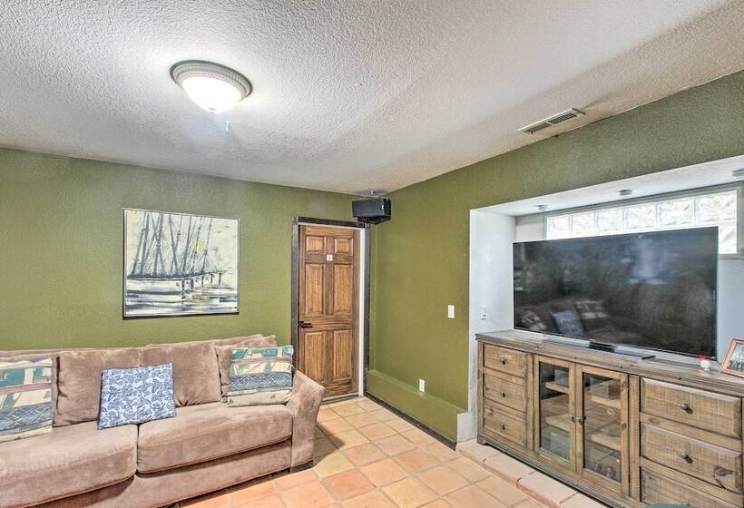 Dog Friendly Home: Fenced Yard, Great Amenities!